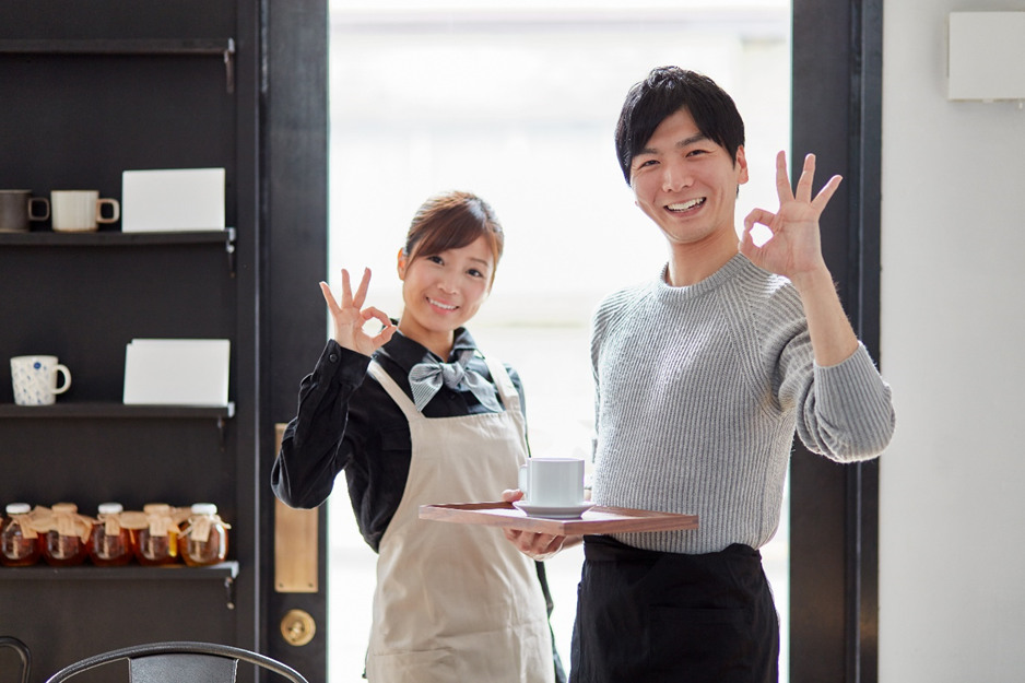 飲食店での労働時間の決まりは? 長時間労働や法令違反を防ぐ方法とは